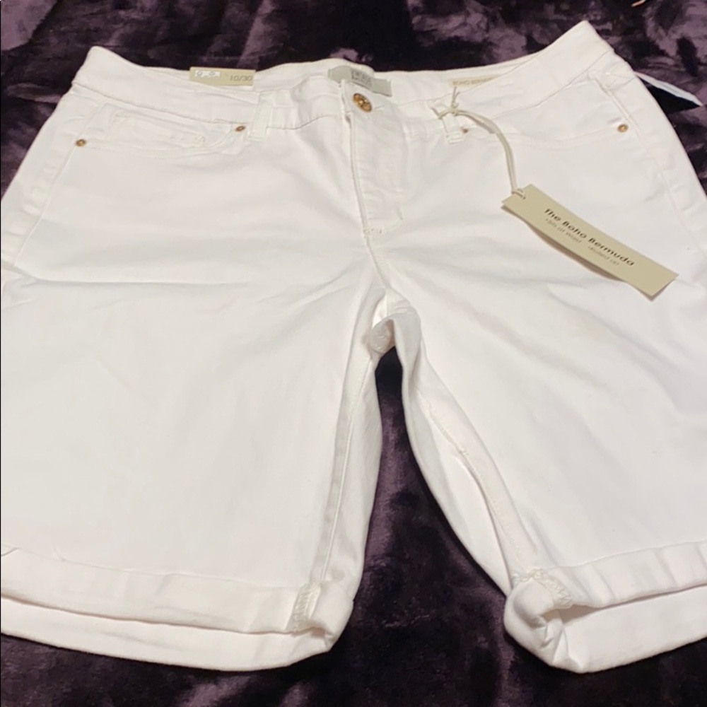 White Bermuda shorts